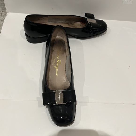 Salvatore Ferragamo Patent Leather Flats with Bow, Silver - Picture 7 of 13